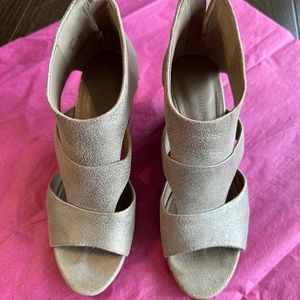 Donald Pliner sandals - Light Metallic Gold size 6M